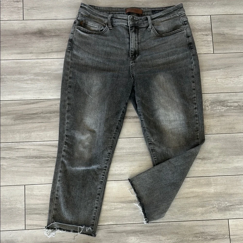 Judy Blue Slim Fit crop jeans in black wash size 31